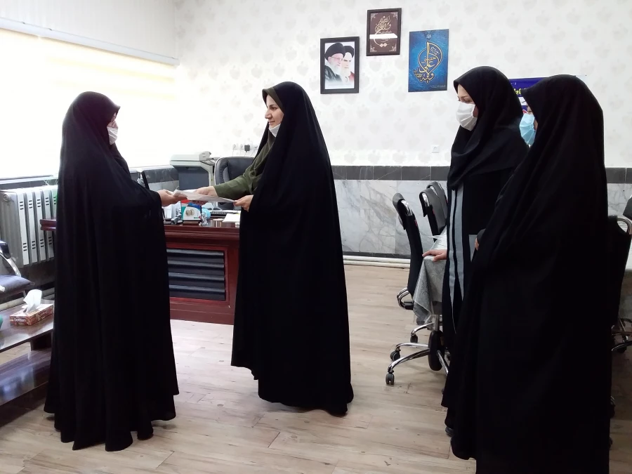 تقدیر دکتر پایز سرپرست پردیس علامه طباطبایی ارومیه از کارکنان به مناسبت روز کارمند 3