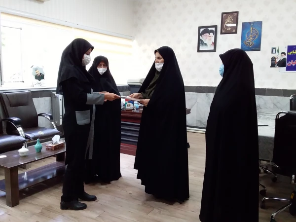 تقدیر دکتر پایز سرپرست پردیس علامه طباطبایی ارومیه از کارکنان به مناسبت روز کارمند 4