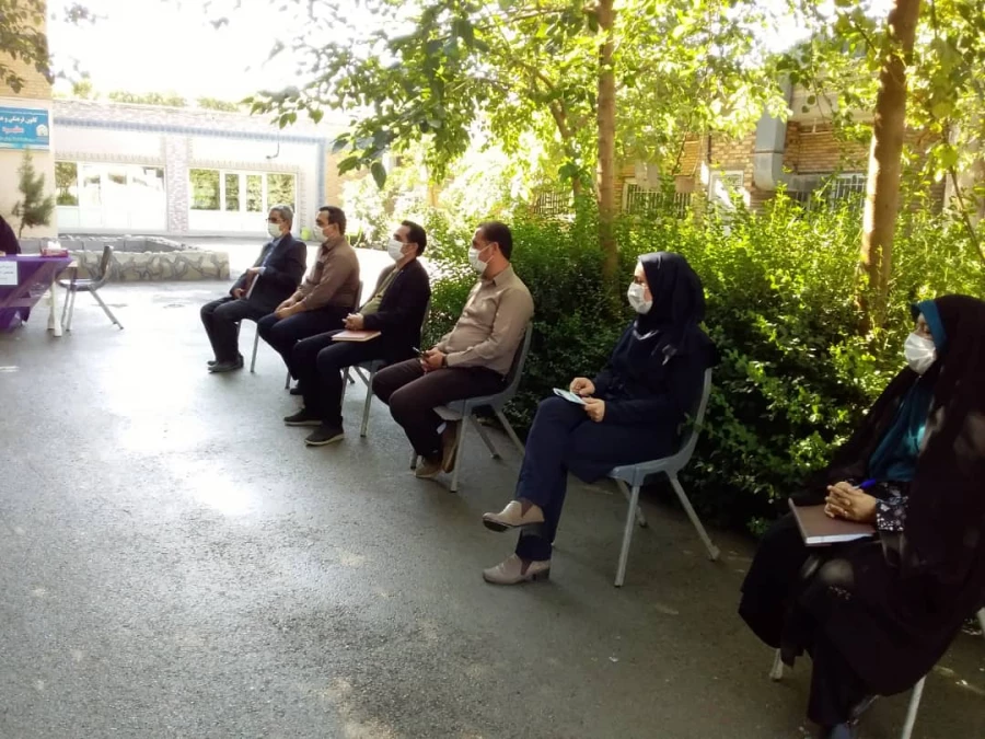 برگزاری جلسه شورای اداری پردیس علامه طباطبایی ارومیه با رعایت پروتکل های بهداشتی و در فضای باز 3